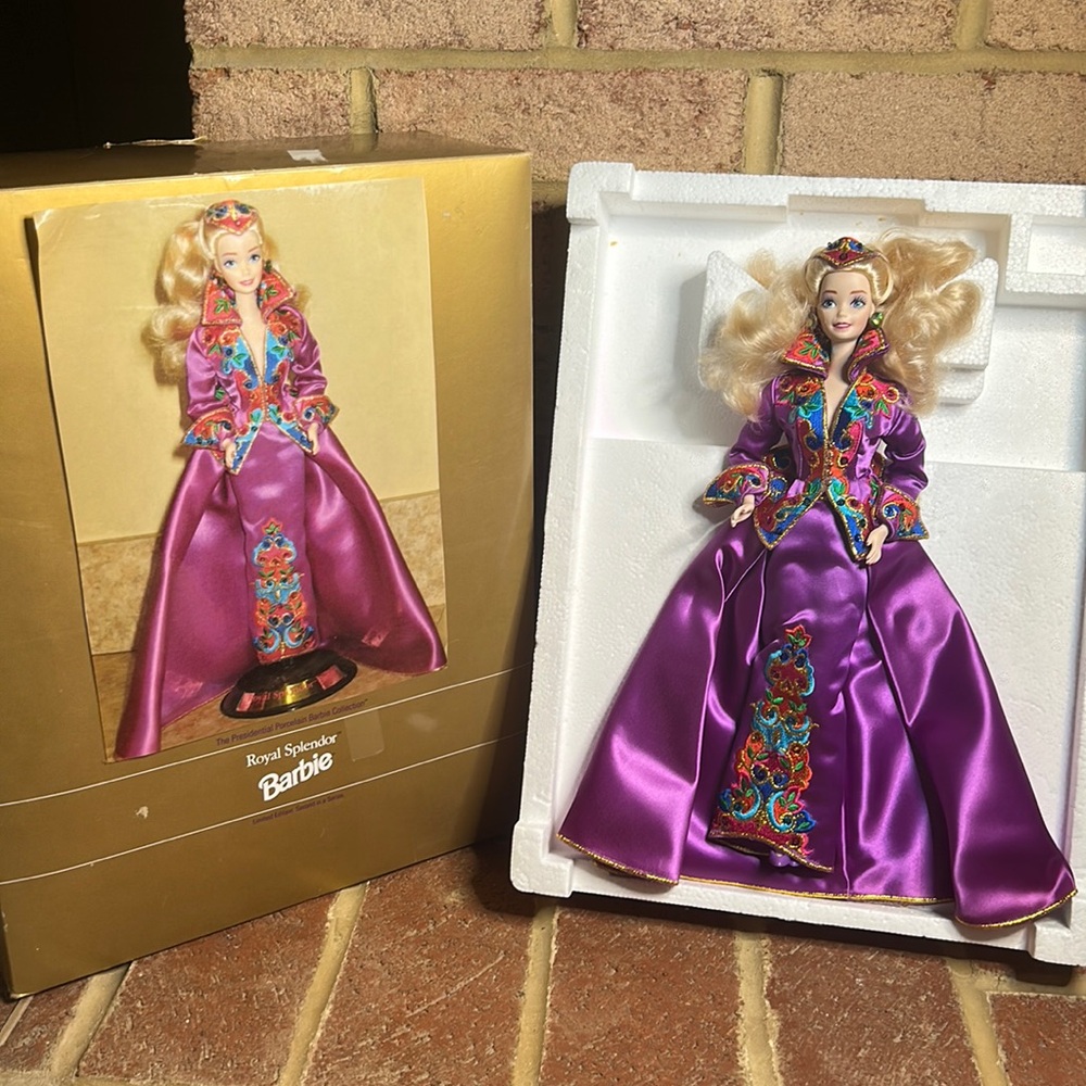 1993 Royal Splendor Barbie The Presidential Porcelain Barbie Collection in box